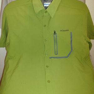 Green Columbia Titanium Men's Medium Short Sleeve Button Down Shirt.